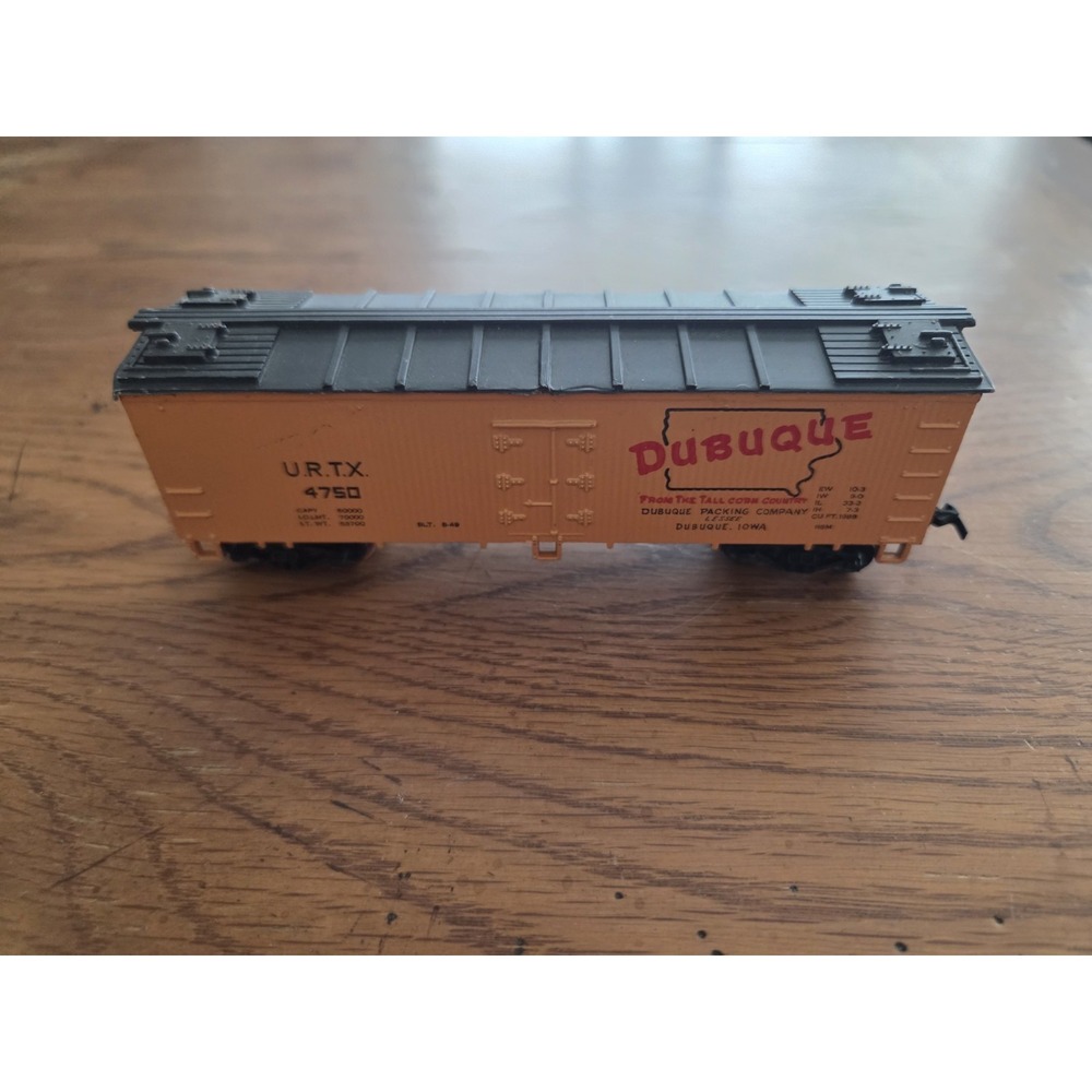 Dubuque Packing Company HO Scale U.R.T.X. ‎ Reefer Car 4750 Corrugated sides